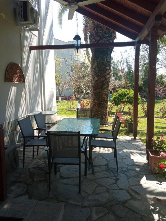 Ferienwohnung Sofia'S Garden Néa Péramos Exterior foto