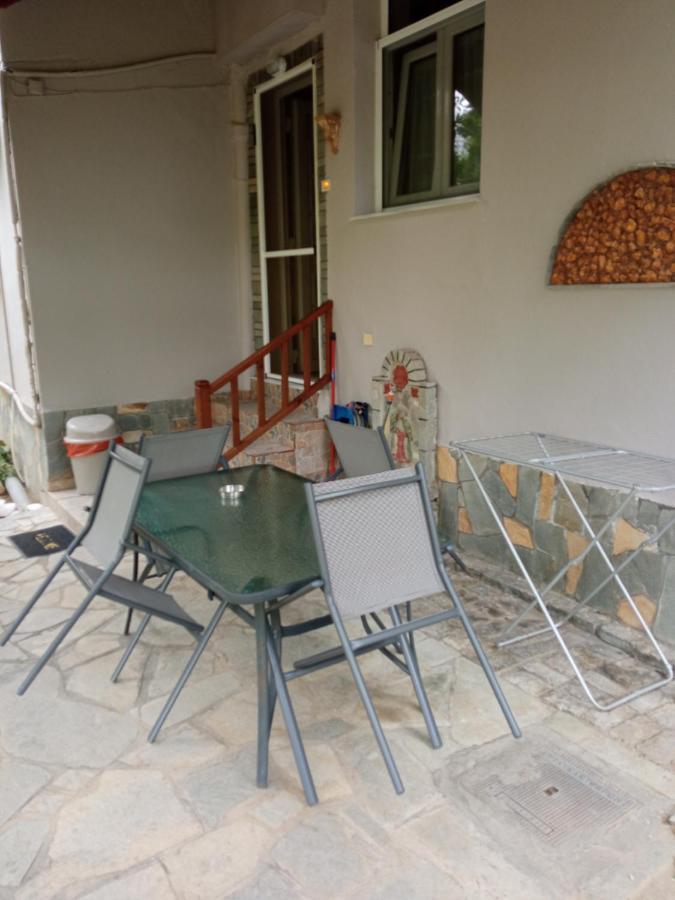 Ferienwohnung Sofia'S Garden Néa Péramos Exterior foto
