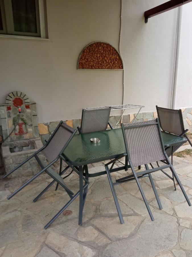 Ferienwohnung Sofia'S Garden Néa Péramos Exterior foto