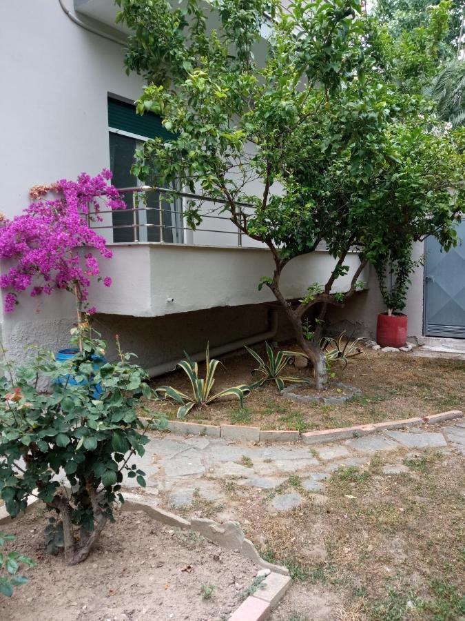 Ferienwohnung Sofia'S Garden Néa Péramos Exterior foto